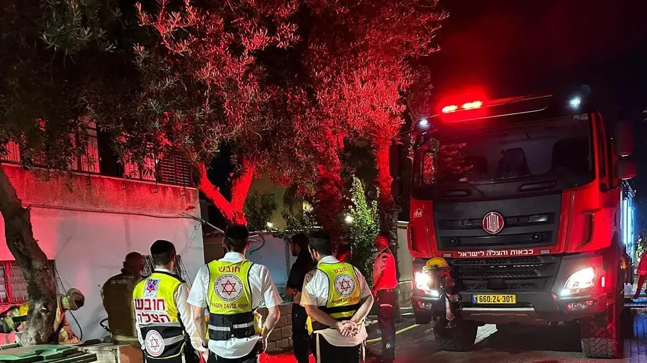 זירת שריפה בבניין מגורים בראש העין, 1 באוגוסט 2023