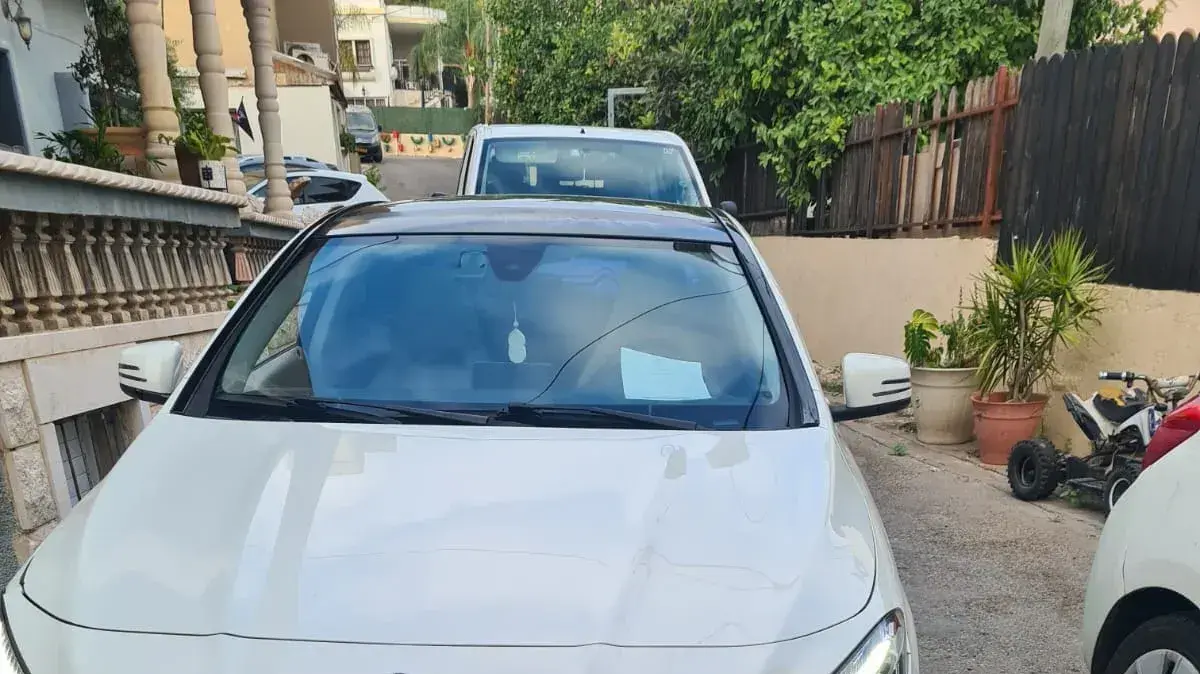שטרות בשווי עשרות אלפי שקלים הושלכו מחלונות בית בעת פעילות של שוטרי המחוז הצפוני ורשויות המס כנגד חשוד בהעלמת מס מהעיר שפרעם, 2 באוגוסט 2023 שטרות בשווי עשרות אלפי שקלים הושלכו מחלונות בית בעת פעילות של שוטרי המחוז הצפוני ורשויות המס כנגד חשוד בהעלמת מס מהעיר שפרעם, 2 באוגוסט 2023