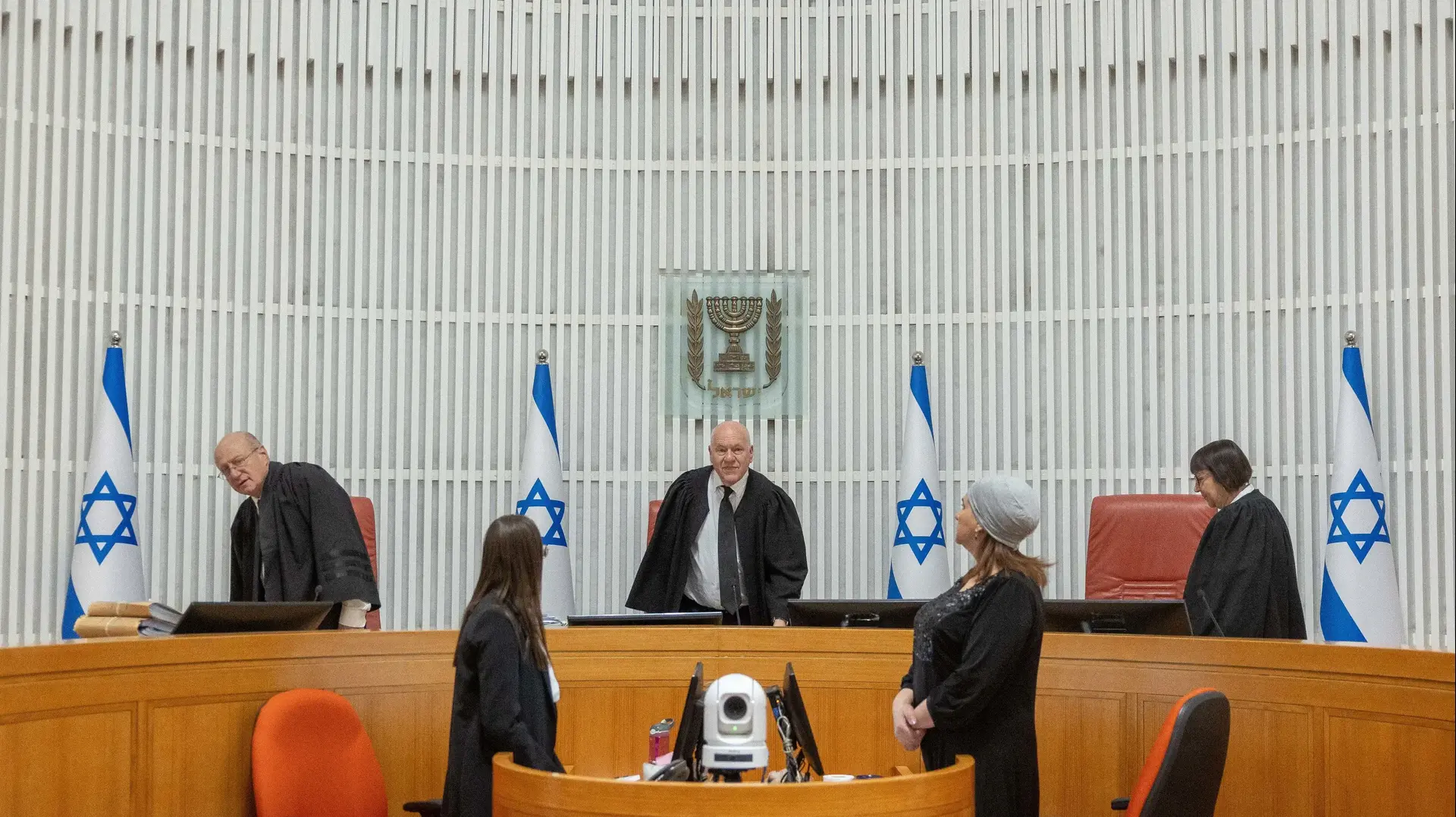 השופט עוזי פוגלמן בדיון בעתירה שעניינה אפשרותם של בני זוג מאותו המין לאמץ לפי חוק אימוץ ילדים, ביהמ"ש העליון, 2 באוגוסט 2023 השופט עוזי פוגלמן בדיון בעתירה שעניינה אפשרותם של בני זוג מאותו המין לאמץ לפי חוק אימוץ ילדים, ביהמ"ש העליון, 2 באוגוסט 2023