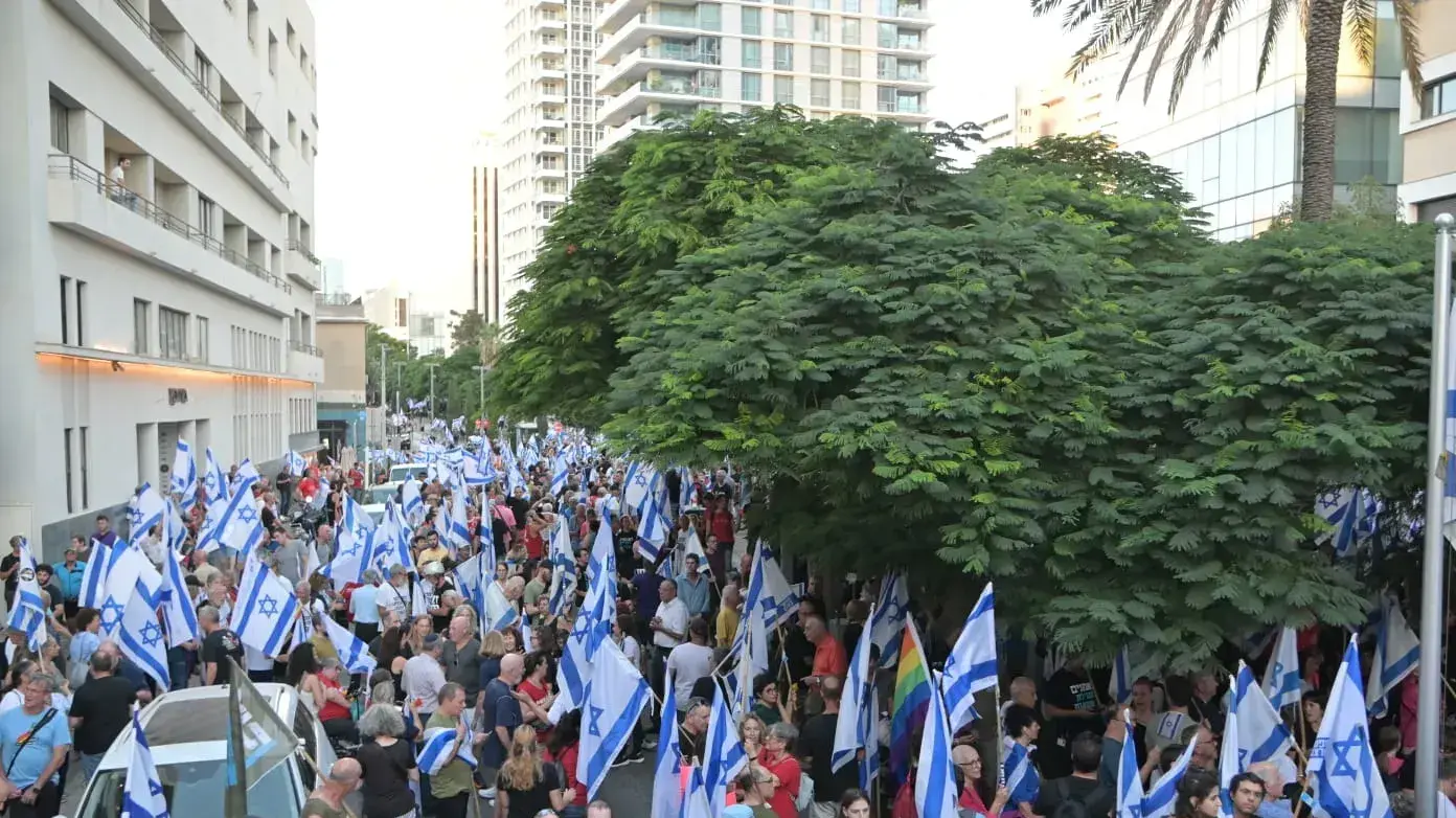 צעדת מחאה נגד המהפכה המשפטית, שמתחילה בבית העצמאות ומסתיימת בקריית הממשלה, תל אביב. 2 באוגוסט 2023 צעדת מחאה נגד המהפכה המשפטית, שמתחילה בבית העצמאות ומסתיימת בקריית הממשלה, תל אביב. 2 באוגוסט 2023