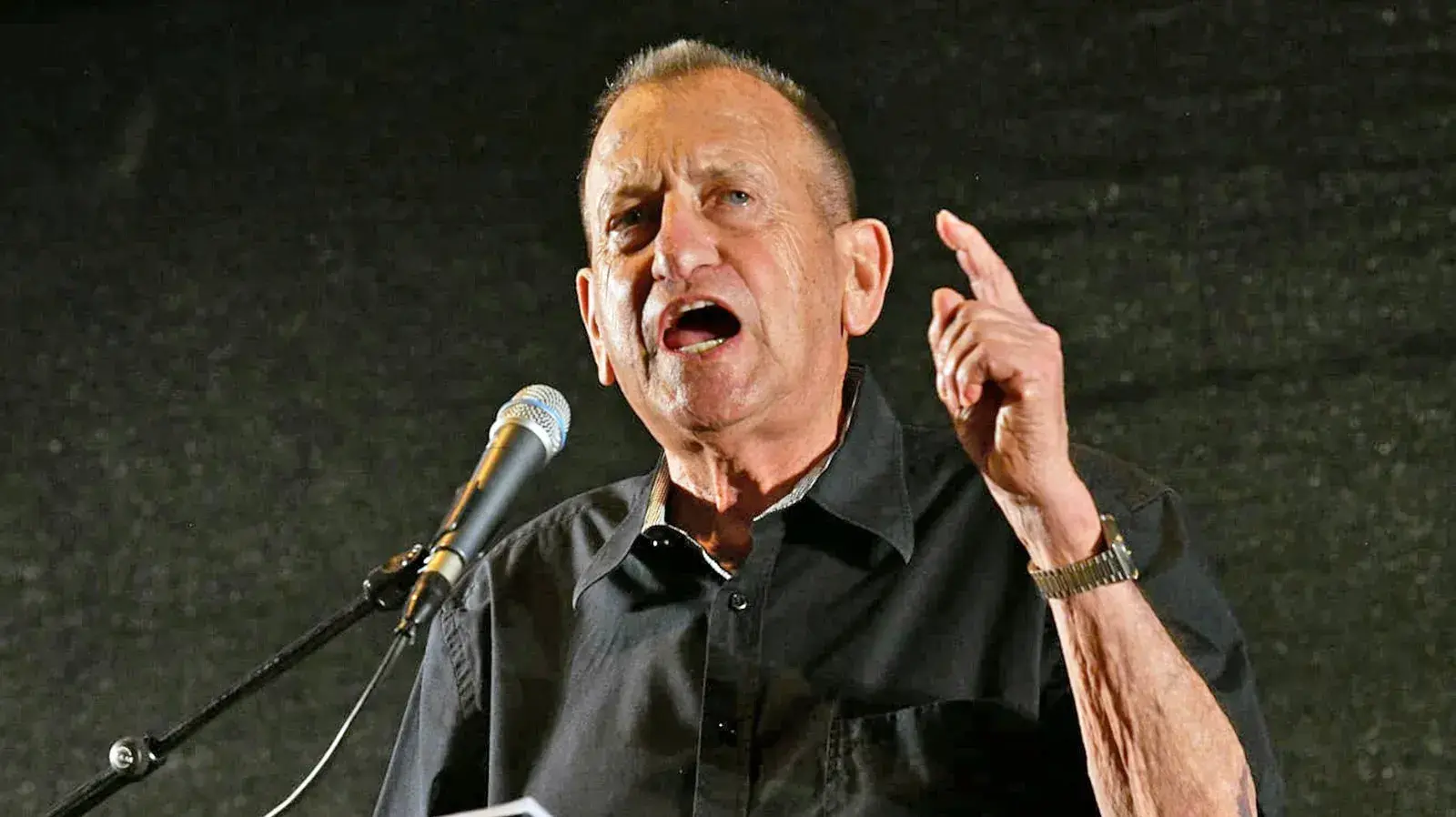 רון חולדאי, הפגנה נגד המהפכה המשפטית, קפלן ת"א, 1 ביולי 2023 רון חולדאי, הפגנה נגד המהפכה המשפטית, קפלן ת"א, 1 ביולי 2023