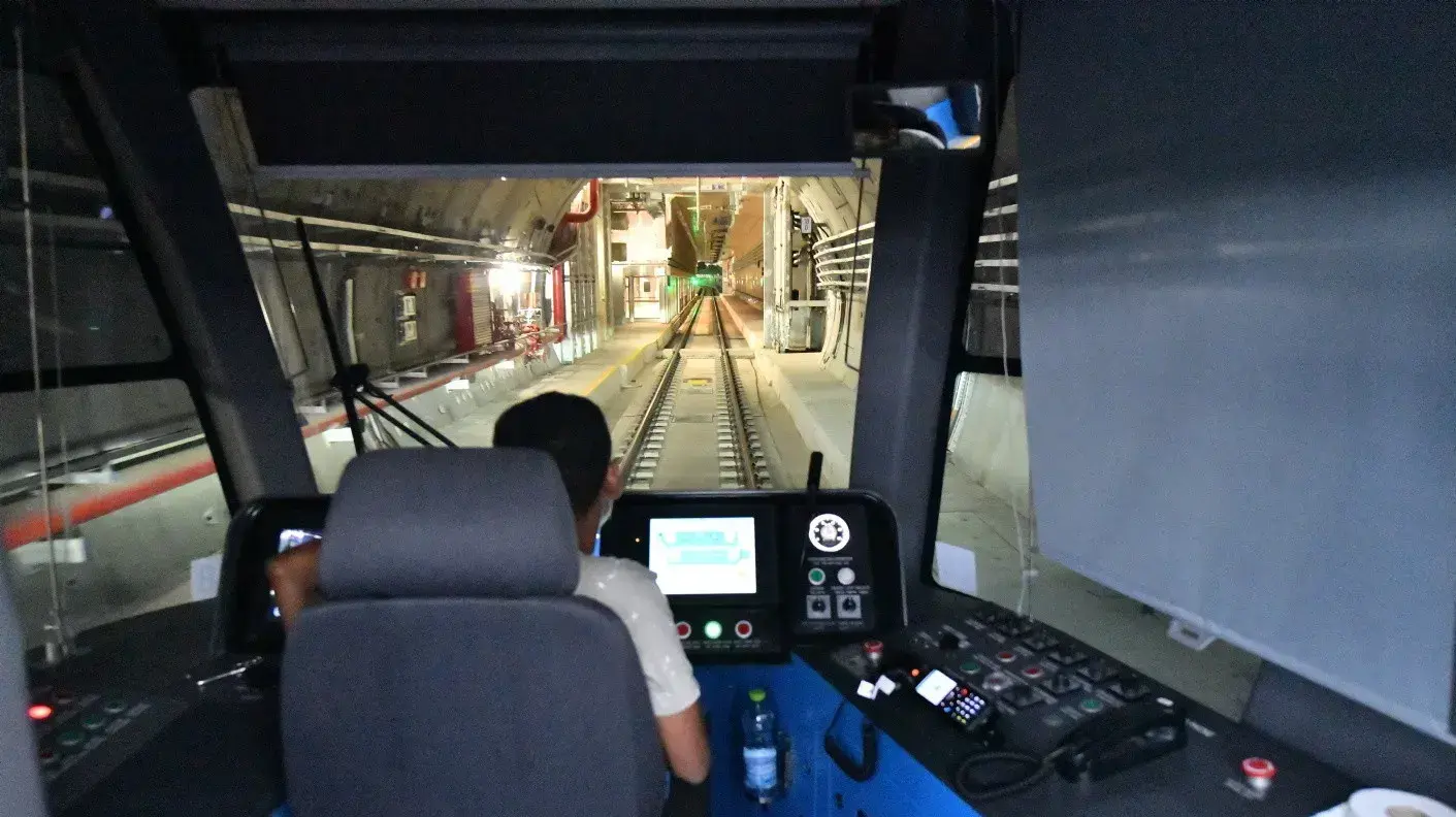 הקו האדום הרכבת הקלה גוש דן פתח תקווה תל אביב
מבט תא הנהג הקו האדום הרכבת הקלה גוש דן פתח תקווה תל אביב
מבט תא הנהג