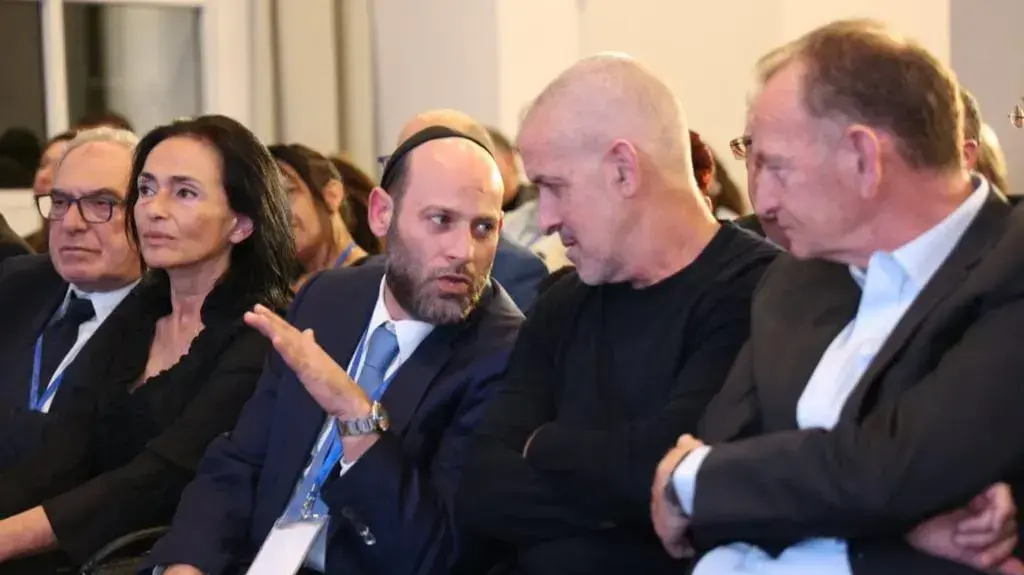 ראש שב"כ רונן בר לצד הרב יוסי ערבליך יו''ר 'למענכם' ראש שב"כ רונן בר לצד הרב יוסי ערבליך יו''ר 'למענכם'