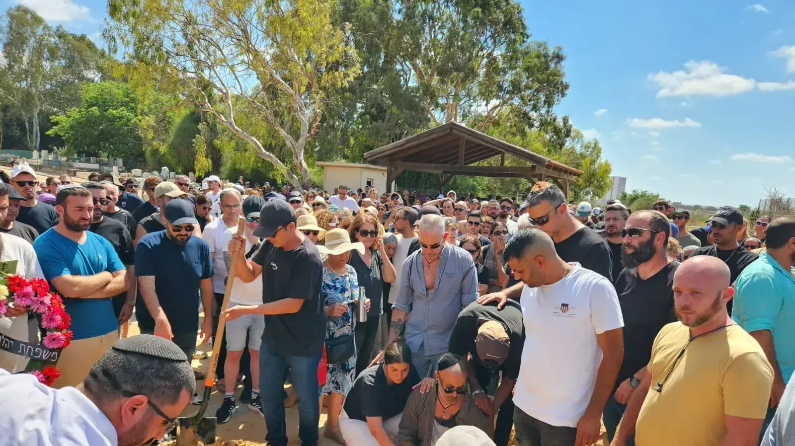 הלווייתו של בר כלף בבית העלמין במושב אביחיל. 4 ביולי, 2023 הלווייתו של בר כלף בבית העלמין במושב אביחיל. 4 ביולי, 2023