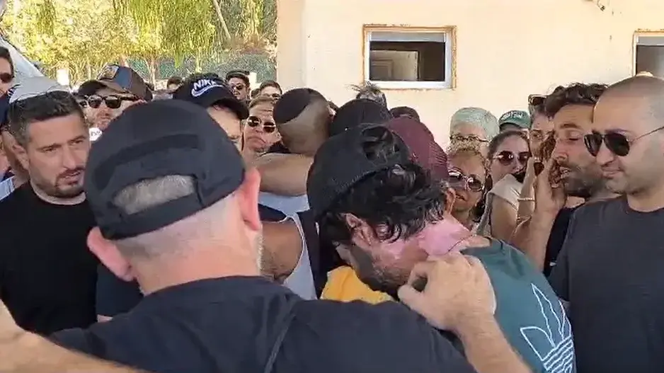איציק סעידיאן הגיע להלוויתו של בר כלף, הצעיר שהצית עצמו. 04 באוגוסט 2023