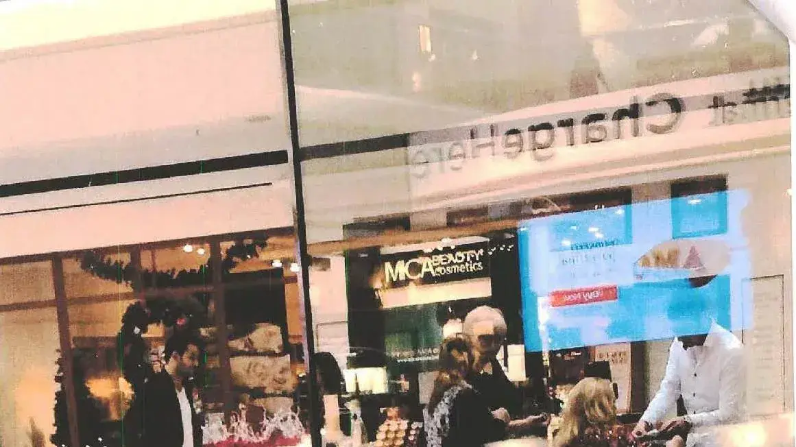 עגלות קוסמטיקה שפעלו באופן לא חוקי בקניונים בארצות הברית עגלות קוסמטיקה שפעלו באופן לא חוקי בקניונים בארצות הברית
