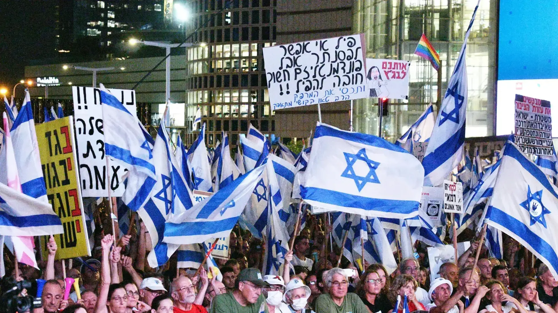 הפגנה נגד המהפכה המשפטית. קפלן, תל אביב. 5 באוגוסט 2023 הפגנה נגד המהפכה המשפטית. קפלן, תל אביב. 5 באוגוסט 2023