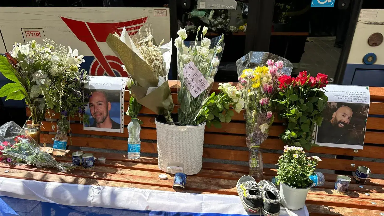 אנדרטה על ספסל לזכרו של הסייר חן אמיר בזירת הפיגוע ברחוב מונטיפיורי ת"א, 6 באוגוסט 2023 אנדרטה על ספסל לזכרו של הסייר חן אמיר בזירת הפיגוע ברחוב מונטיפיורי ת"א, 6 באוגוסט 2023