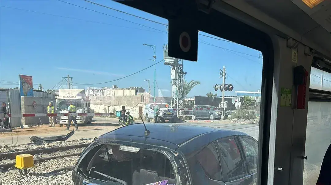 רכבת חולפת פגעה ברכב בלוד. 6 באוגוסט 2023 רכבת חולפת פגעה ברכב בלוד. 6 באוגוסט 2023