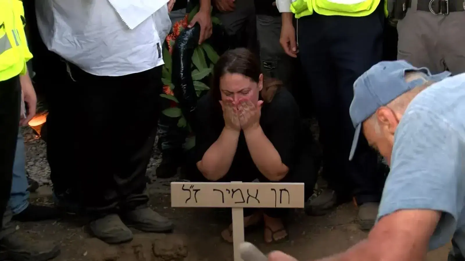 הלווית הנרצח בפיגוע, חן אמיר, סייר מיחידת האופנועים של אגף סלע בשיטור העירוני, קיבוץ רעים, 6 באוגוסט 2023 הלווית הנרצח בפיגוע, חן אמיר, סייר מיחידת האופנועים של אגף סלע בשיטור העירוני, קיבוץ רעים, 6 באוגוסט 2023