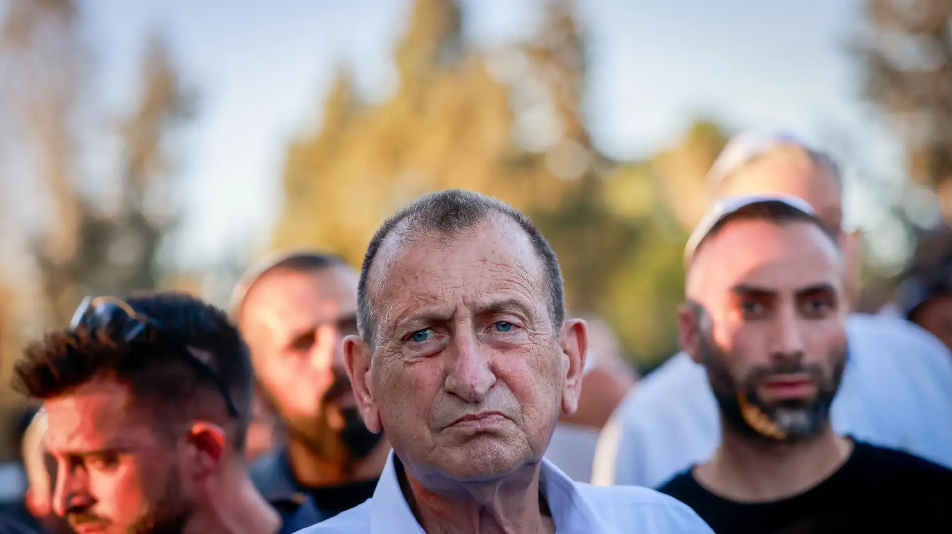 רון חולדאי בהלווית הנרצח בפיגוע, חן אמיר, סייר מיחידת האופנועים של אגף סלע בשיטור העירוני, קיבוץ רעים, 6 באוגוסט 2023 רון חולדאי בהלווית הנרצח בפיגוע, חן אמיר, סייר מיחידת האופנועים של אגף סלע בשיטור העירוני, קיבוץ רעים, 6 באוגוסט 2023