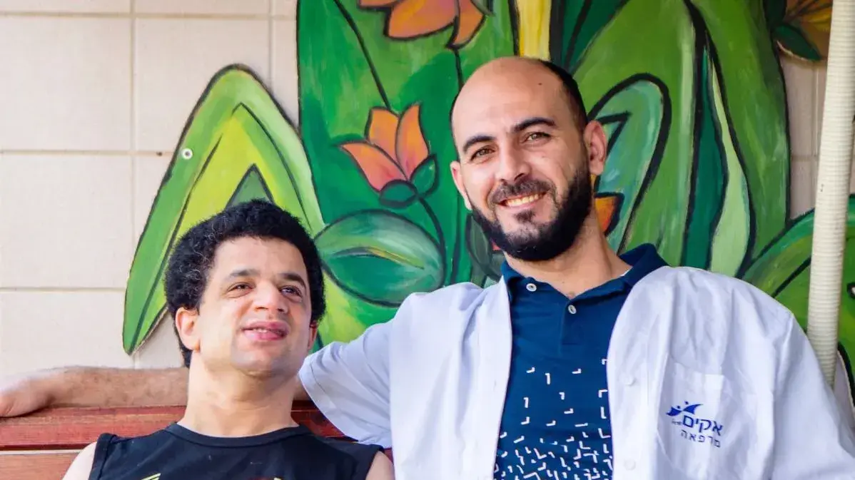 מטפל וחניך, אקים מטפל וחניך, אקים