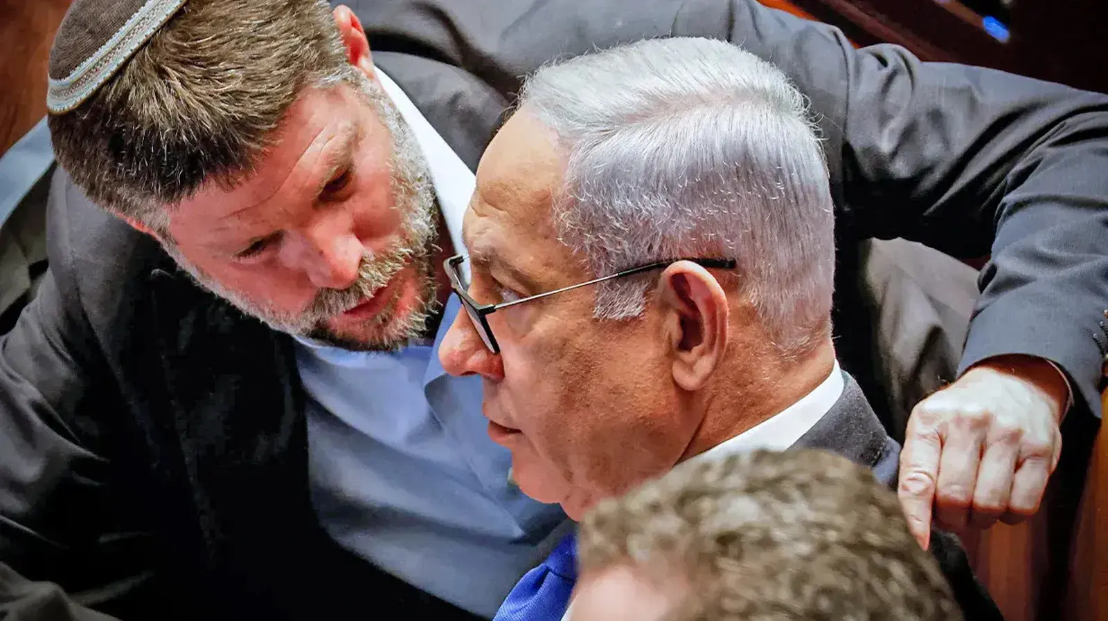 הסתודדיות במליאת הכנסת לקראת ההצבעה על ביטול חוק עילת הסבירות 24 ביולי 2023 הסתודדיות במליאת הכנסת לקראת ההצבעה על ביטול חוק עילת הסבירות 24 ביולי 2023