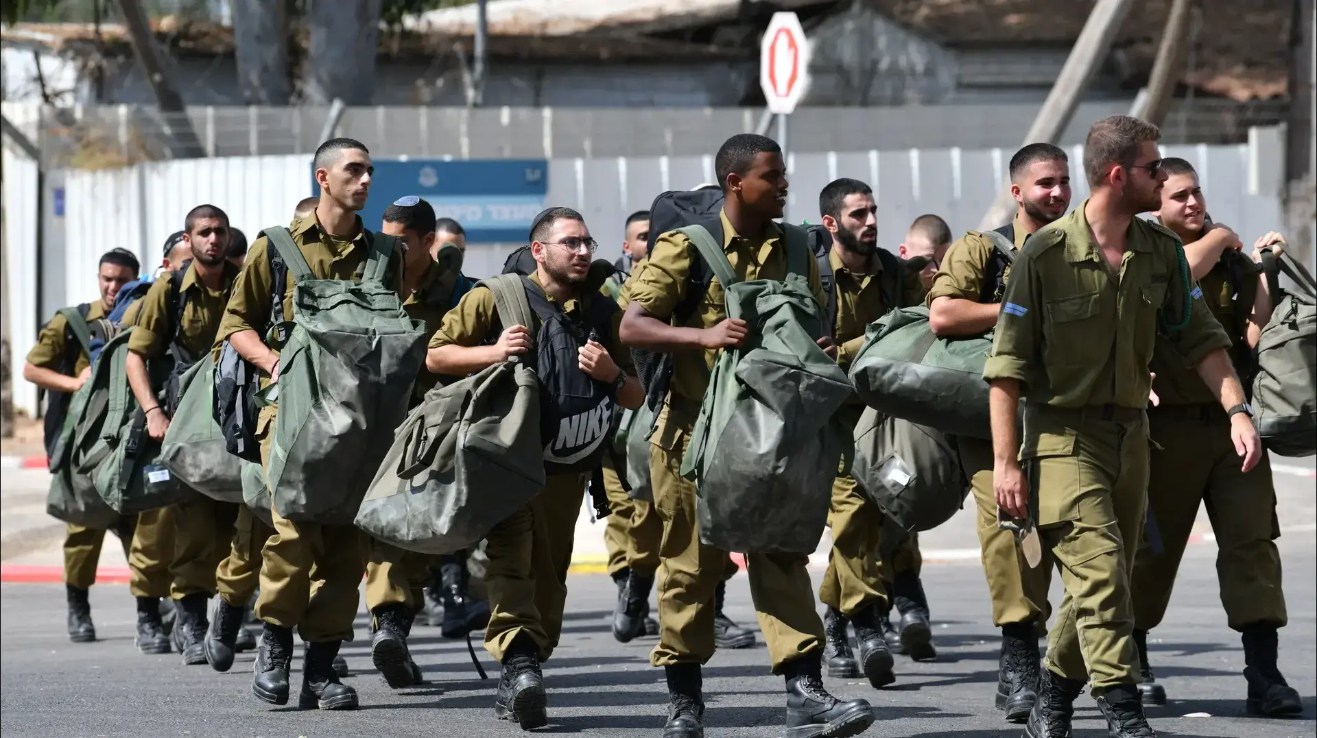 חיילים שהתגייסו לצה"ל, לשכת הגיוס, בקו"ם, תל השומר, 9 באוגוסט 2023 חיילים שהתגייסו לצה"ל, לשכת הגיוס, בקו"ם, תל השומר, 9 באוגוסט 2023