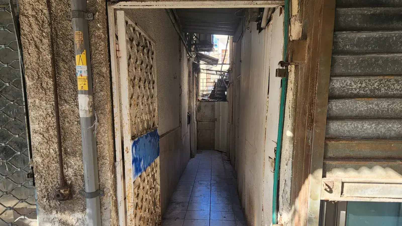 במהלך שיפוץ דירה בחיפה: נמצאה גופה מוסלקת בתוך קיר בחיפה 09 באוגוסט 2023 במהלך שיפוץ דירה בחיפה: נמצאה גופה מוסלקת בתוך קיר בחיפה 09 באוגוסט 2023