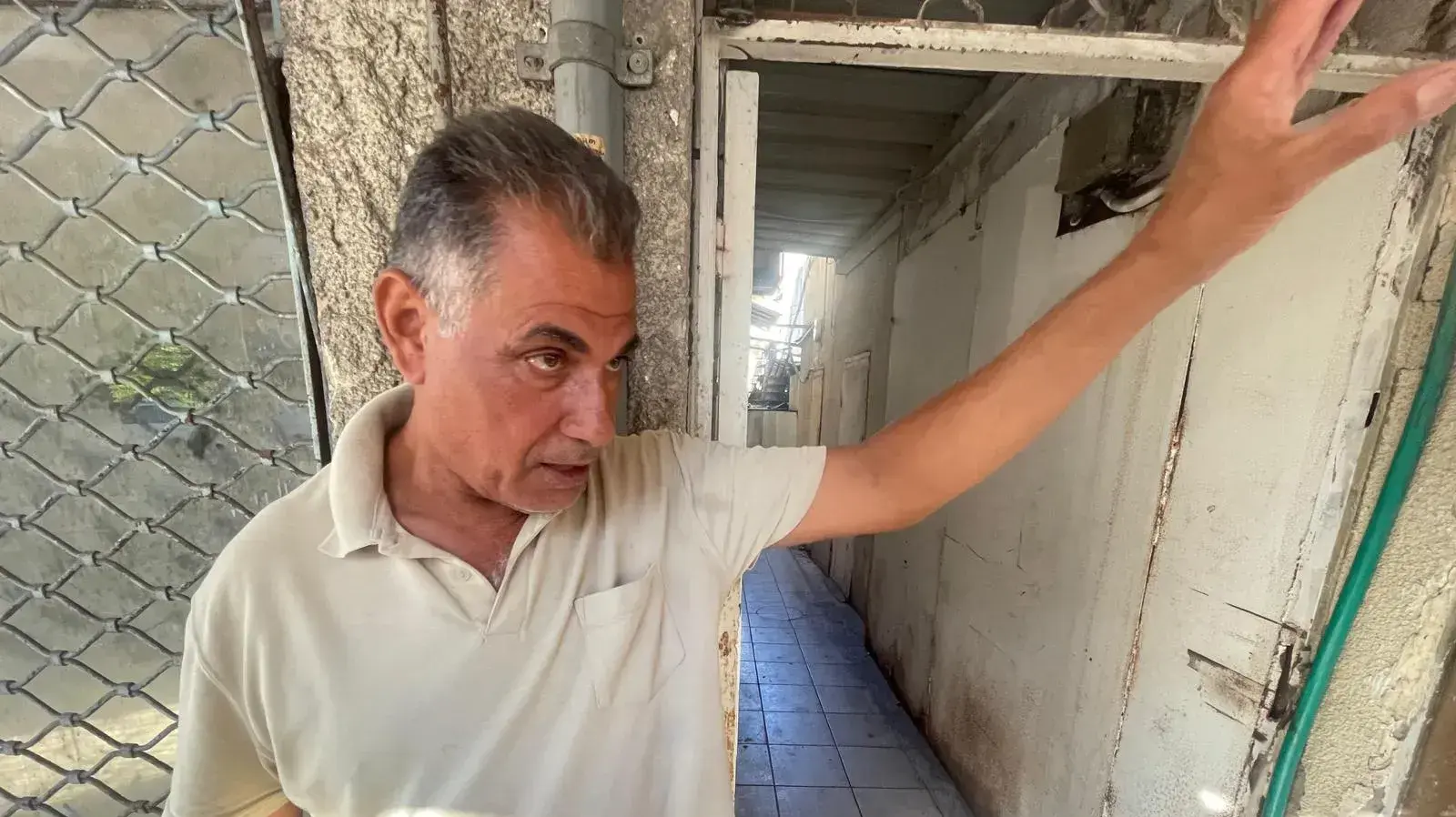 איש השיפוצים אחמד צואפטה מברדלא
9.8.23 איש השיפוצים אחמד צואפטה מברדלא
9.8.23