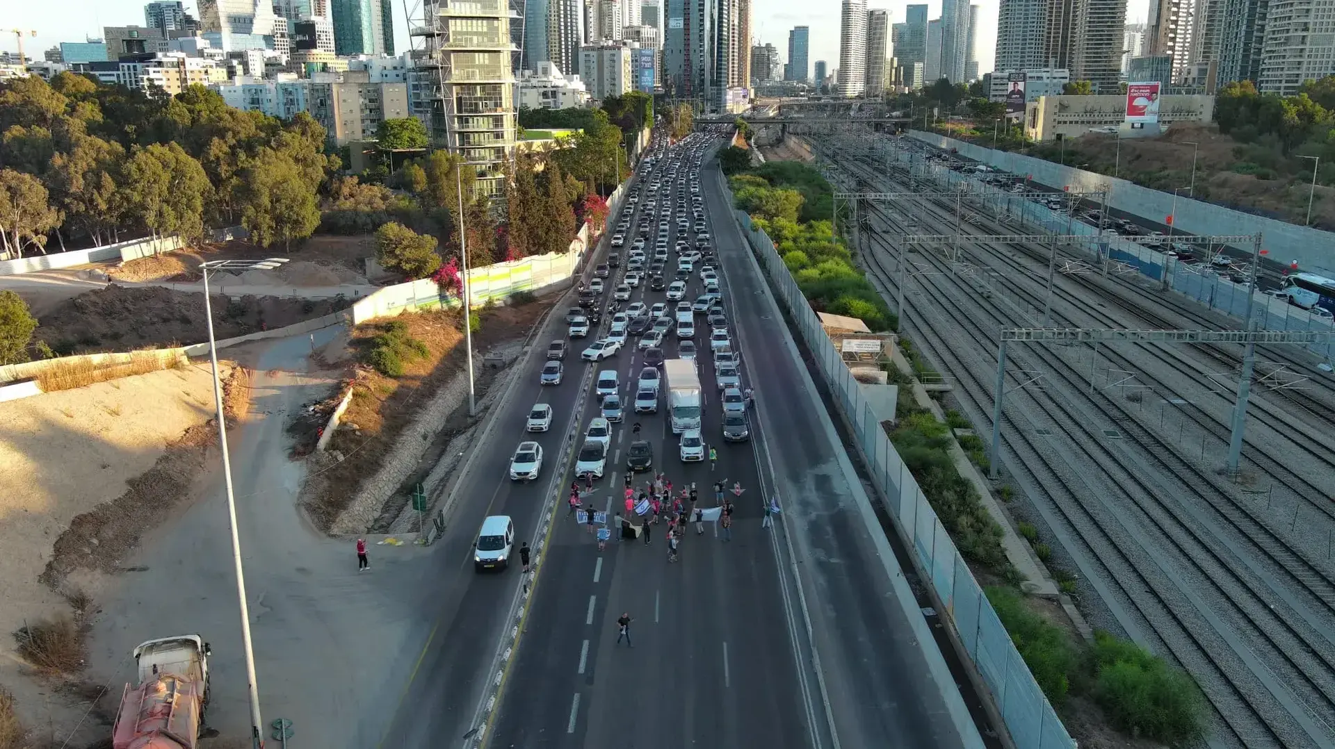 חסימה באיילון בעקבות "מבצע ניגוד עניינים" של מארגני המחאה נגד המהפכה המשפטית 10 באוגוסט 2023 חסימה באיילון בעקבות "מבצע ניגוד עניינים" של מארגני המחאה נגד המהפכה המשפטית 10 באוגוסט 2023