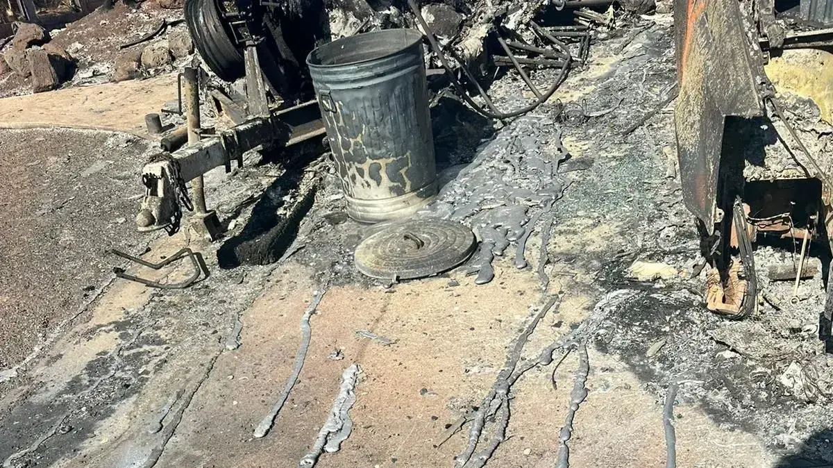 ביתם של עדן וג׳ייסון אדמיסון אחרי השריפה, מאווי, הוואי ביתם של עדן וג׳ייסון אדמיסון אחרי השריפה, מאווי, הוואי