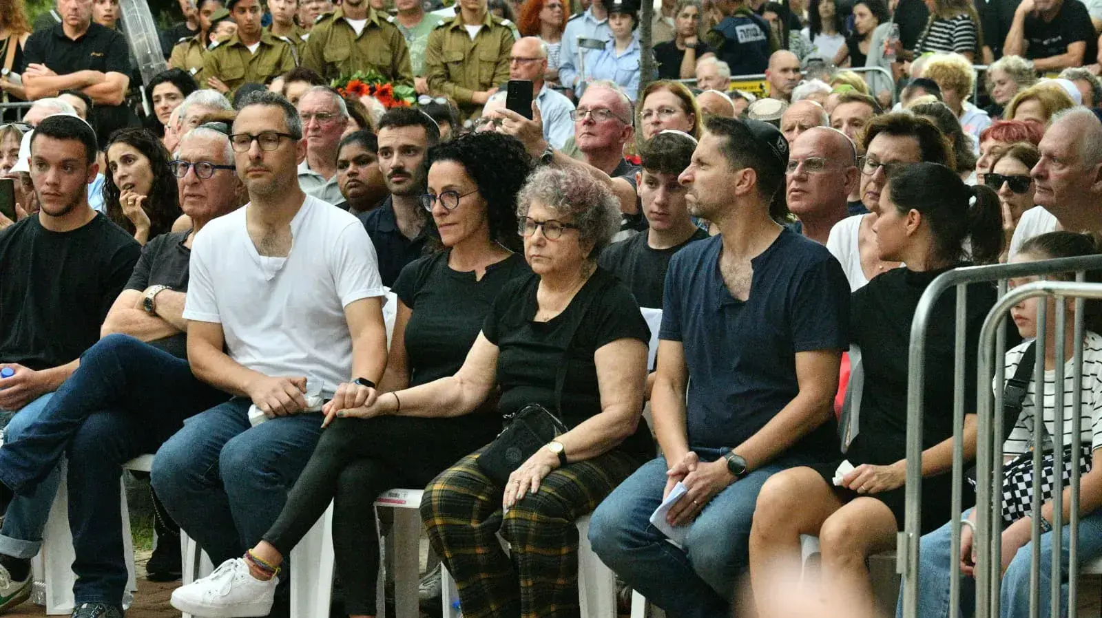 הלווית "אלוף ההפלות" גיורא רום, בית העלמין סביון. 13 באוגוסט 2023 הלווית "אלוף ההפלות" גיורא רום, בית העלמין סביון. 13 באוגוסט 2023