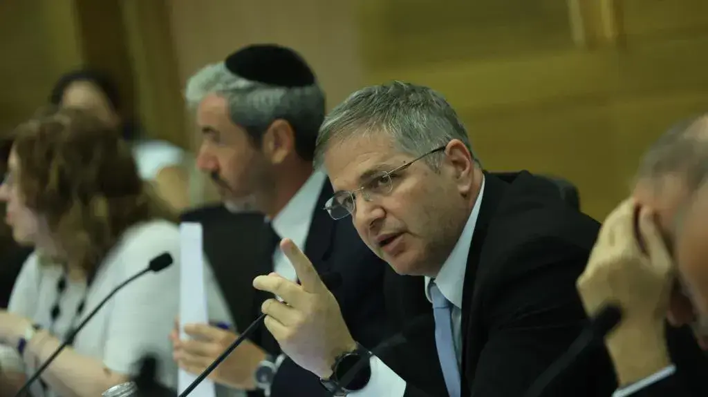 שר החינוך יואב קיש בדיון ועדת החינוך לקראת פתיחת שנת הלימודים תשפ"ד, 14 באוגוסט 2023 שר החינוך יואב קיש בדיון ועדת החינוך לקראת פתיחת שנת הלימודים תשפ"ד, 14 באוגוסט 2023