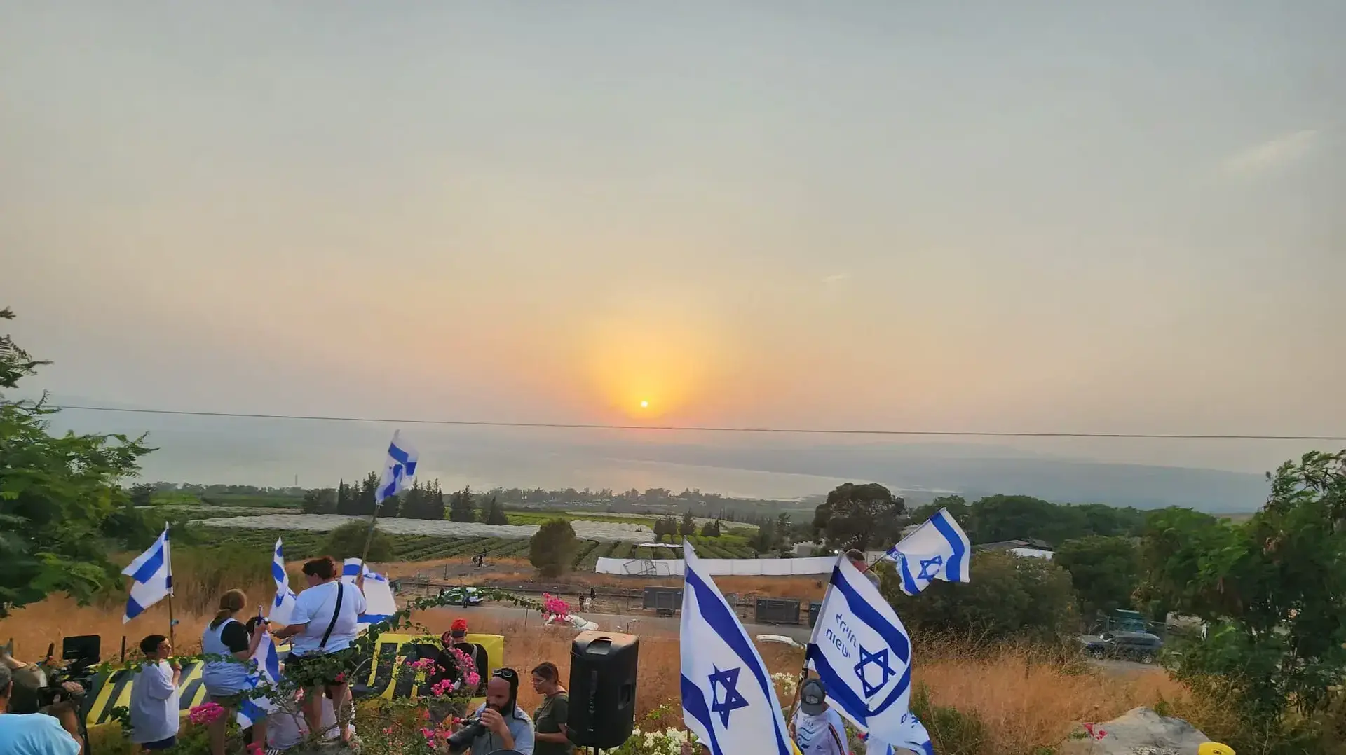הפגנה נגד המהפכה המשפטית בעקבות הגעתם של ראש הממשלה ורעייתו לחופשה במושב רמות. 14 באוגוסט 2023 הפגנה נגד המהפכה המשפטית בעקבות הגעתם של ראש הממשלה ורעייתו לחופשה במושב רמות. 14 באוגוסט 2023