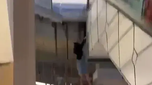 ילדה נפלה מגובה של כ-5 מטרים במרכז מסחרי בבת ים, 15 באוגובט 2023