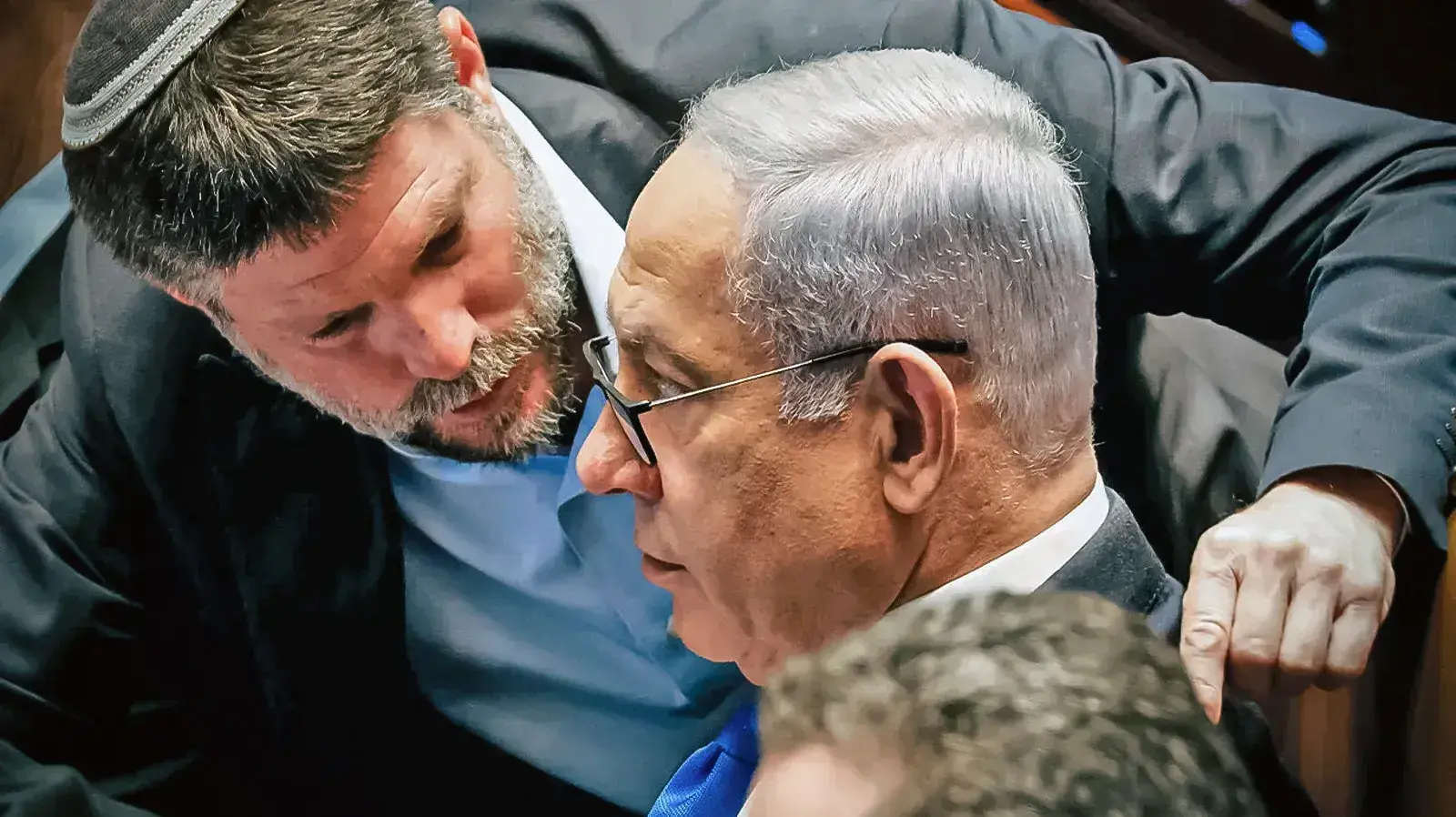 הסתודדיות במליאת הכנסת לקראת ההצבעה על ביטול חוק עילת הסבירות 24 ביולי 2023 הסתודדיות במליאת הכנסת לקראת ההצבעה על ביטול חוק עילת הסבירות 24 ביולי 2023