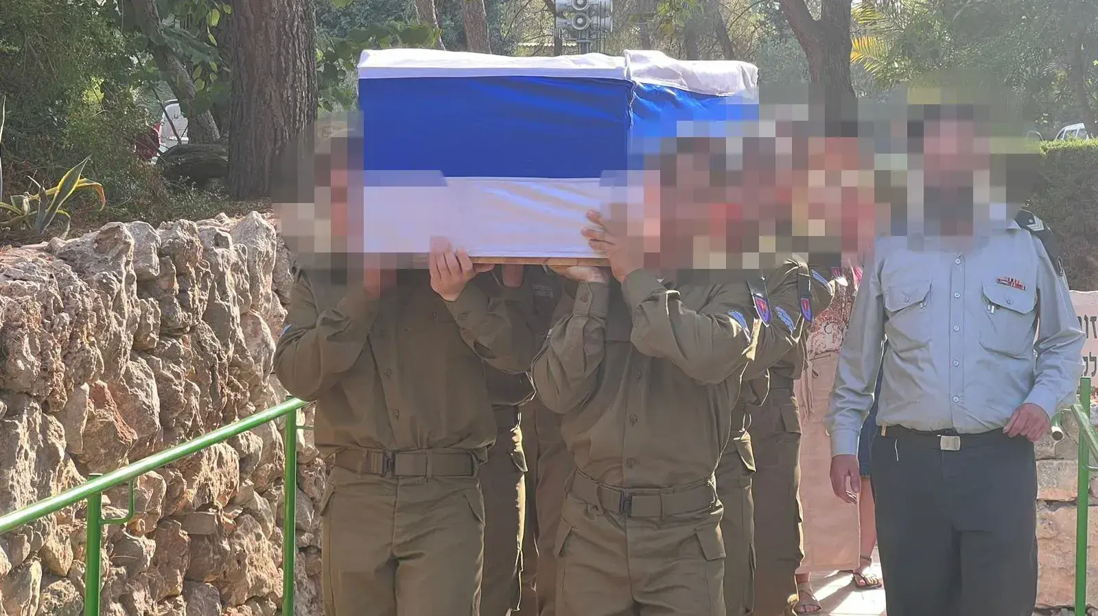 לוויתו של הלוחם הלל נחמיה אופן שמת באימון, הר הרצל
15.08.23 לוויתו של הלוחם הלל נחמיה אופן שמת באימון, הר הרצל
15.08.23