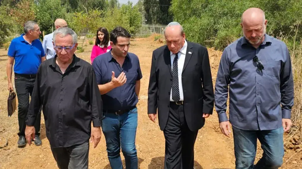 מבקר המדינה מתניה אנגלמן מסייר בקרקעות תע"ש, 15 באוגוסט 2023 מבקר המדינה מתניה אנגלמן מסייר בקרקעות תע"ש, 15 באוגוסט 2023