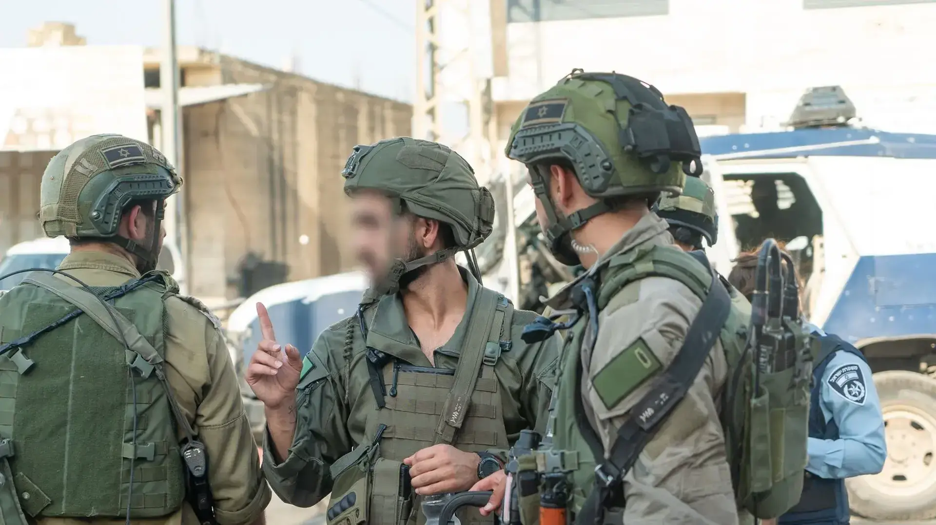 כוחות צה"ל ומפקדי אוגדת יהודה ושומרון בזירת הפיגוע בחווארה. 19 באוגוסט 2023 כוחות צה"ל ומפקדי אוגדת יהודה ושומרון בזירת הפיגוע בחווארה. 19 באוגוסט 2023