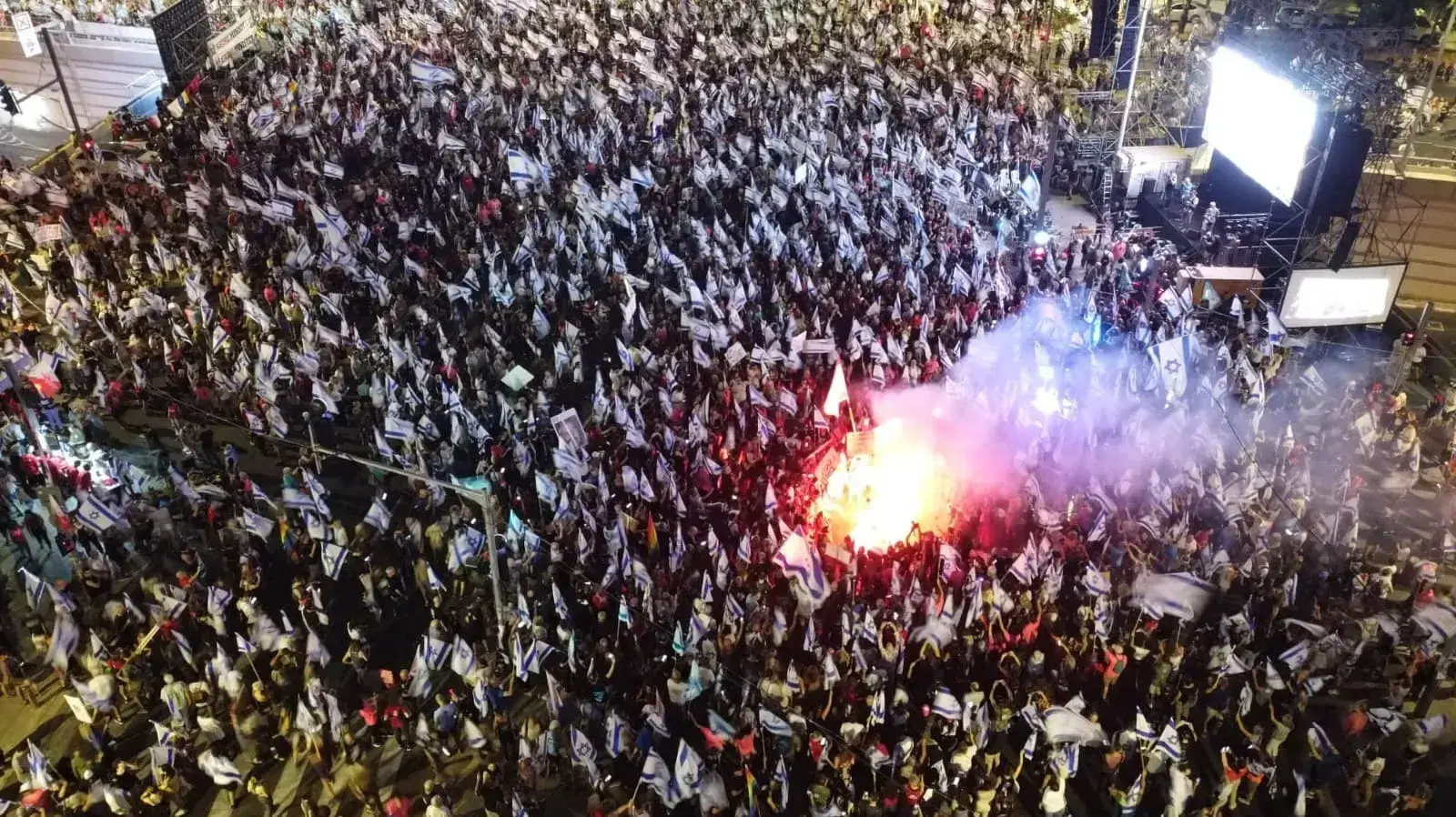 הפגנה נגד המהפכה המשפטית בתל אביב. 19 באוגוסט 2023 הפגנה נגד המהפכה המשפטית בתל אביב. 19 באוגוסט 2023