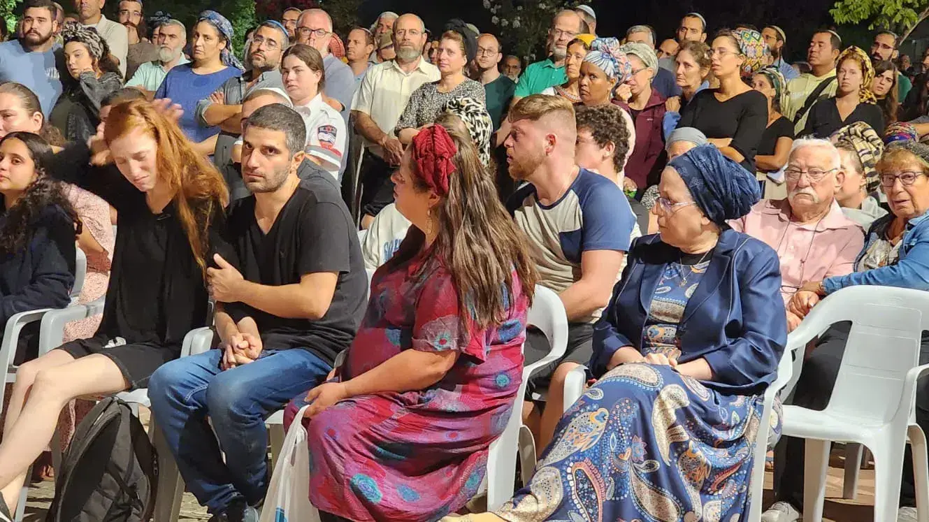 הלווית בת שבע ניזרי שנרצחה בפיגוע ירי, בית חג"י, 21 באוגוסט 2023 הלווית בת שבע ניזרי שנרצחה בפיגוע ירי, בית חג"י, 21 באוגוסט 2023
