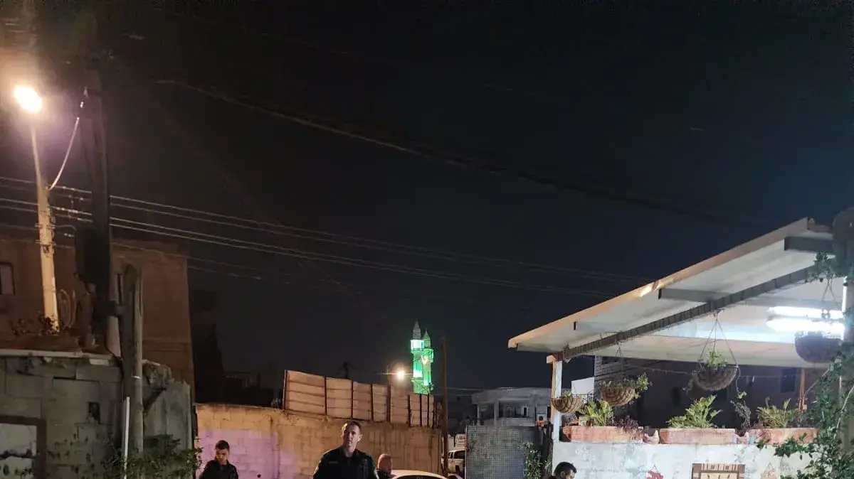 שוטרי המחוז הדרומי עצרו 2 חשודים המעורבים בביצוע ירי בסמוך לביתו של ראש עיריית רהט על רקע סכסוך קרקעות בתוך המשפחה. 22 באוגוסט 2023