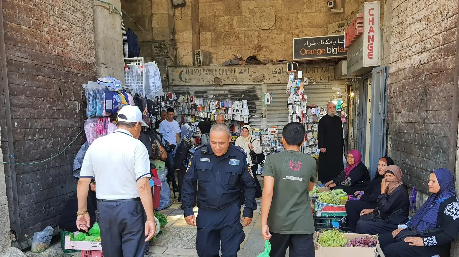 סנ"צ אבי ביטון מפקד תחנת עוז במחוז ירושלים, שער שכם, 22 באוגוסט 2023 סנ"צ אבי ביטון מפקד תחנת עוז במחוז ירושלים, שער שכם, 22 באוגוסט 2023