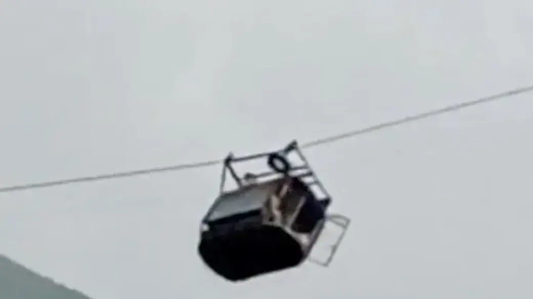 רכבל עם תלמידים שנתקע בחייבר פחטונחווה, פקיסטן, 22 באוגוסט 2023
רכבל עם תלמידים שנתקע בחייבר פחטונחווה, פקיסטן, 22 באוגוסט 2023