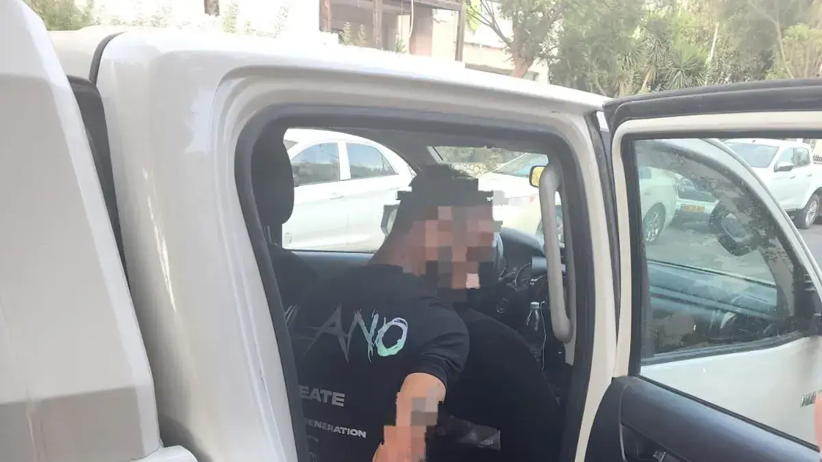 המשטרה החרימה כלי רכב ממפעילי רשת להונאת קשישים שהתחזו לנציגי חברת ביטוח