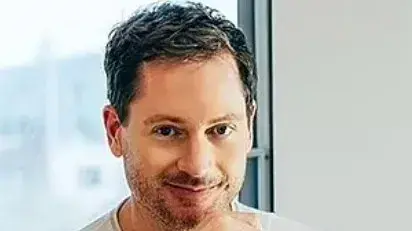 בריאן ג'ונסון בצעירותו בריאן ג'ונסון בצעירותו