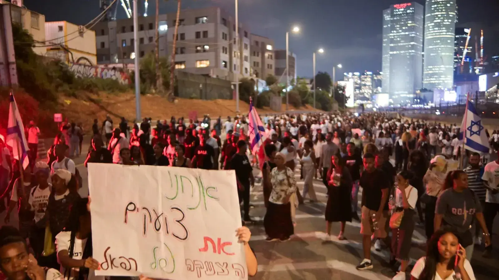 הפגנת תמיכה במאבק משפחתו שנדרס והופקר. איילון, תל אביב. 23 באוגוסט 2023 הפגנת תמיכה במאבק משפחתו שנדרס והופקר. איילון, תל אביב. 23 באוגוסט 2023