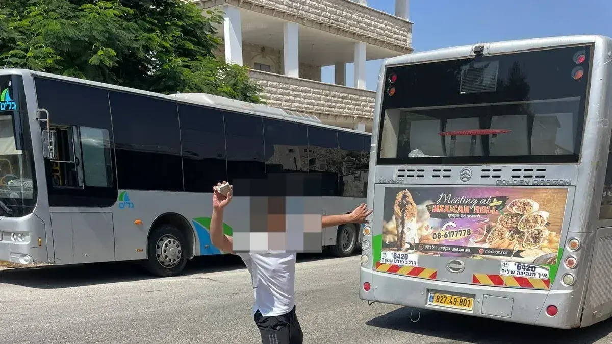 יידוי אבנים לעבר אוטובוסים ברהט