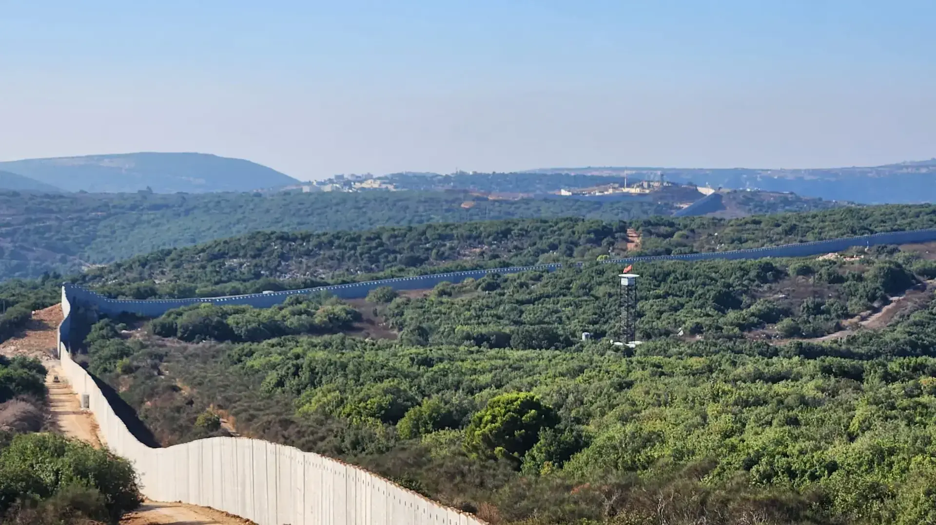 מוצב חיזבאללה משקיף על שתולה, 100 מטר ממוצב צה"ל, 22 באוגוסט 2023 מוצב חיזבאללה משקיף על שתולה, 100 מטר ממוצב צה"ל, 22 באוגוסט 2023