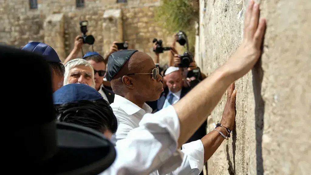 אריק אדמס
אריק אדמס