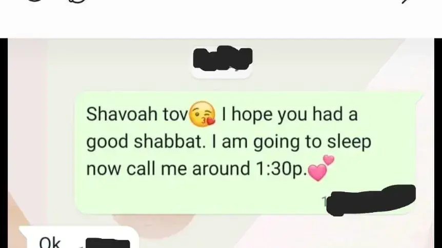 הודעות בין שרה וליבה גולדשמידט לאביהן בהן הן טוענות כי אמן מנסה לחטוף אותן. 26 באוגוסט 2023 הודעות בין שרה וליבה גולדשמידט לאביהן בהן הן טוענות כי אמן מנסה לחטוף אותן. 26 באוגוסט 2023