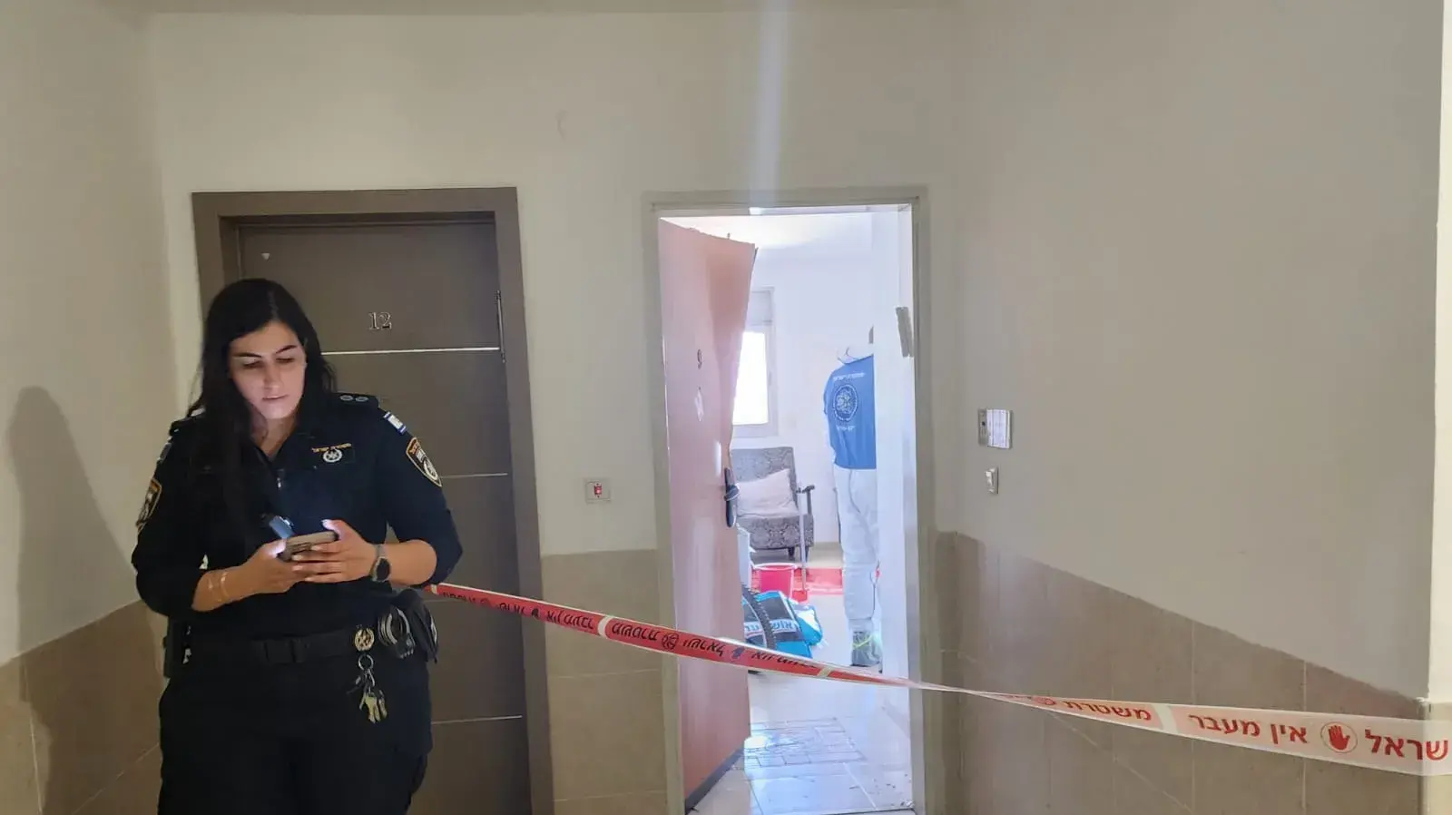 חשד לרצח, גופת גבר אותרה בדירה ברחוב חובבי ציון, חדרה. 27 באוגוסט 2023 חשד לרצח, גופת גבר אותרה בדירה ברחוב חובבי ציון, חדרה. 27 באוגוסט 2023
