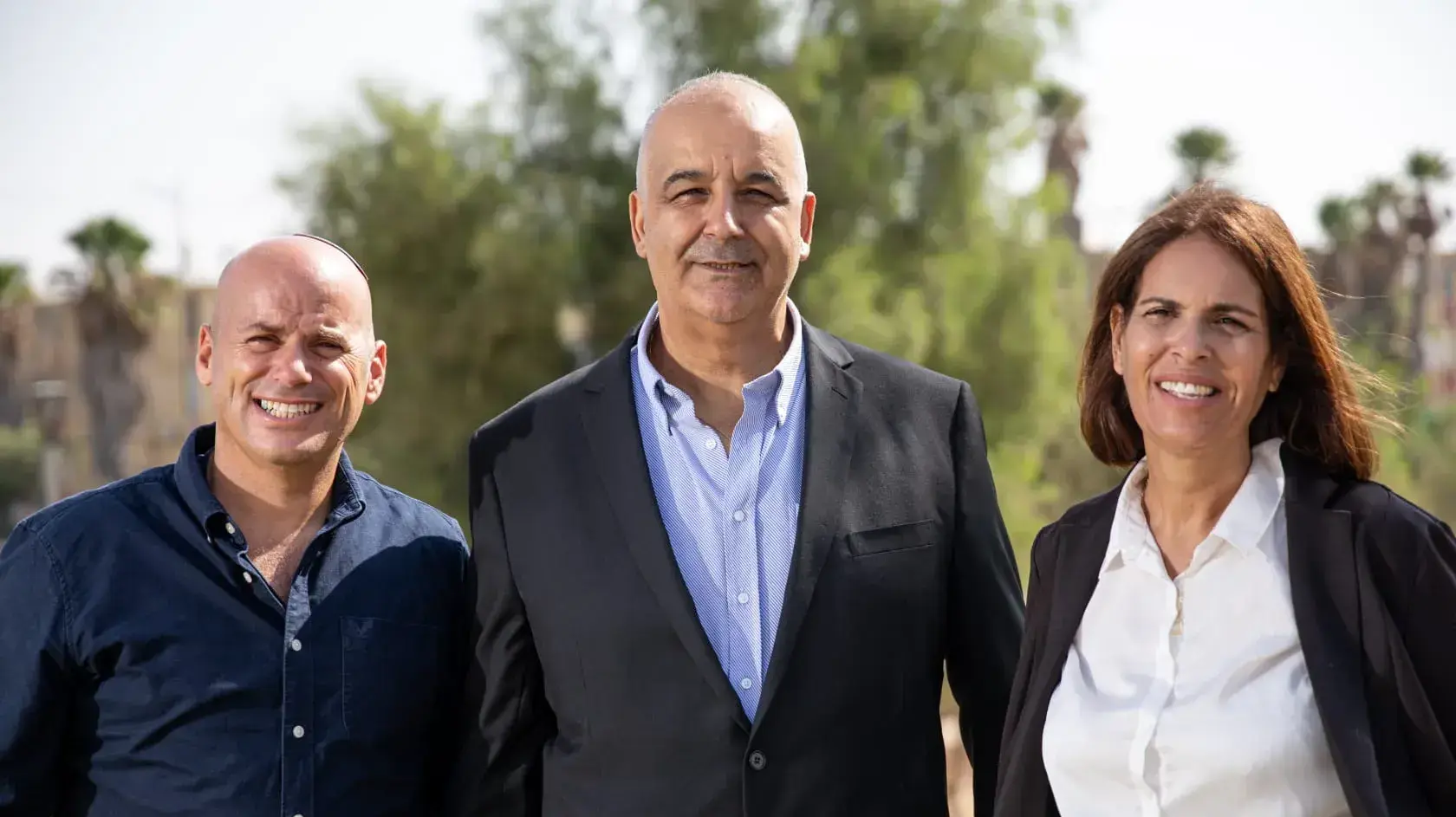 אילן אלמקייס שמתמודד לראשות מועצת ירוחם יחד עם שלי סוויסה ויאיר סוויד אילן אלמקייס שמתמודד לראשות מועצת ירוחם יחד עם שלי סוויסה ויאיר סוויד