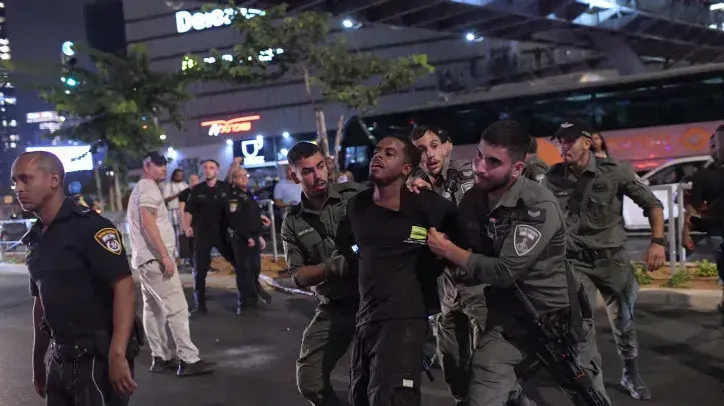 המחאה בתל אביב נגד הפרקליטות בהתנהלות בתיק רפאל אדנה המחאה בתל אביב נגד הפרקליטות בהתנהלות בתיק רפאל אדנה