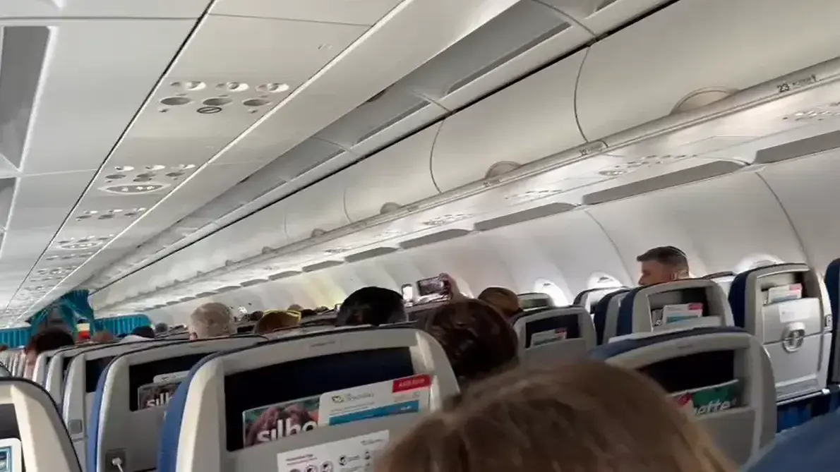הטיסה מג'דה ערב הסעודית לתל אביב לאחר שמטוס מסיישל נאלץ לקיים נחיתת חירום בדרך לתל אביב 29 באוגוסט 2023 הטיסה מג'דה ערב הסעודית לתל אביב לאחר שמטוס מסיישל נאלץ לקיים נחיתת חירום בדרך לתל אביב 29 באוגוסט 2023