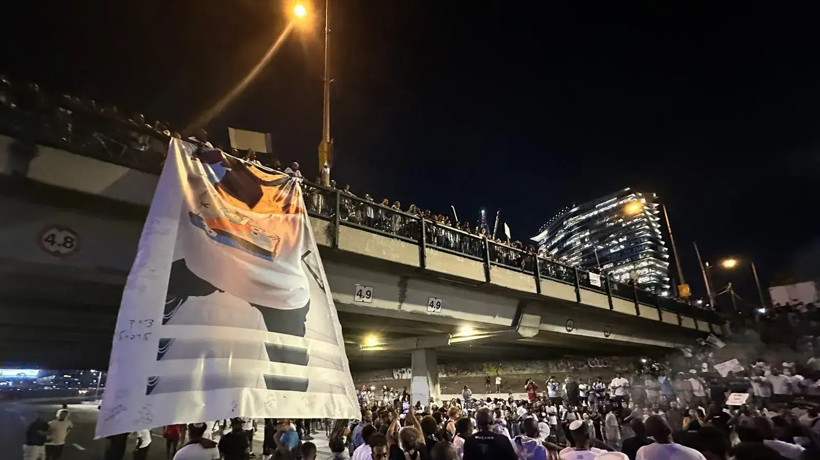 מחאת "צדק לרפאל", נתיבי איילון חסומים, תל אביב. 30 באוגוסט 2023 מחאת "צדק לרפאל", נתיבי איילון חסומים, תל אביב. 30 באוגוסט 2023