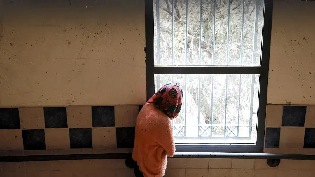 ילדה בבית ספר ילדה בבית ספר