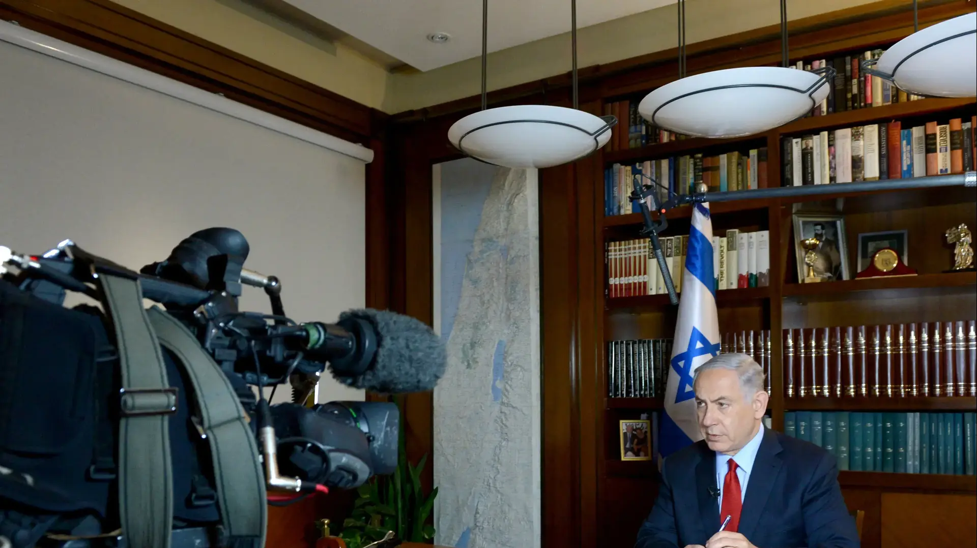 ראש הממשלה בנימין נתניהו מתראין לרשת BBC בפרסית, 5 במרץ 2015 ראש הממשלה בנימין נתניהו מתראין לרשת BBC בפרסית, 5 במרץ 2015