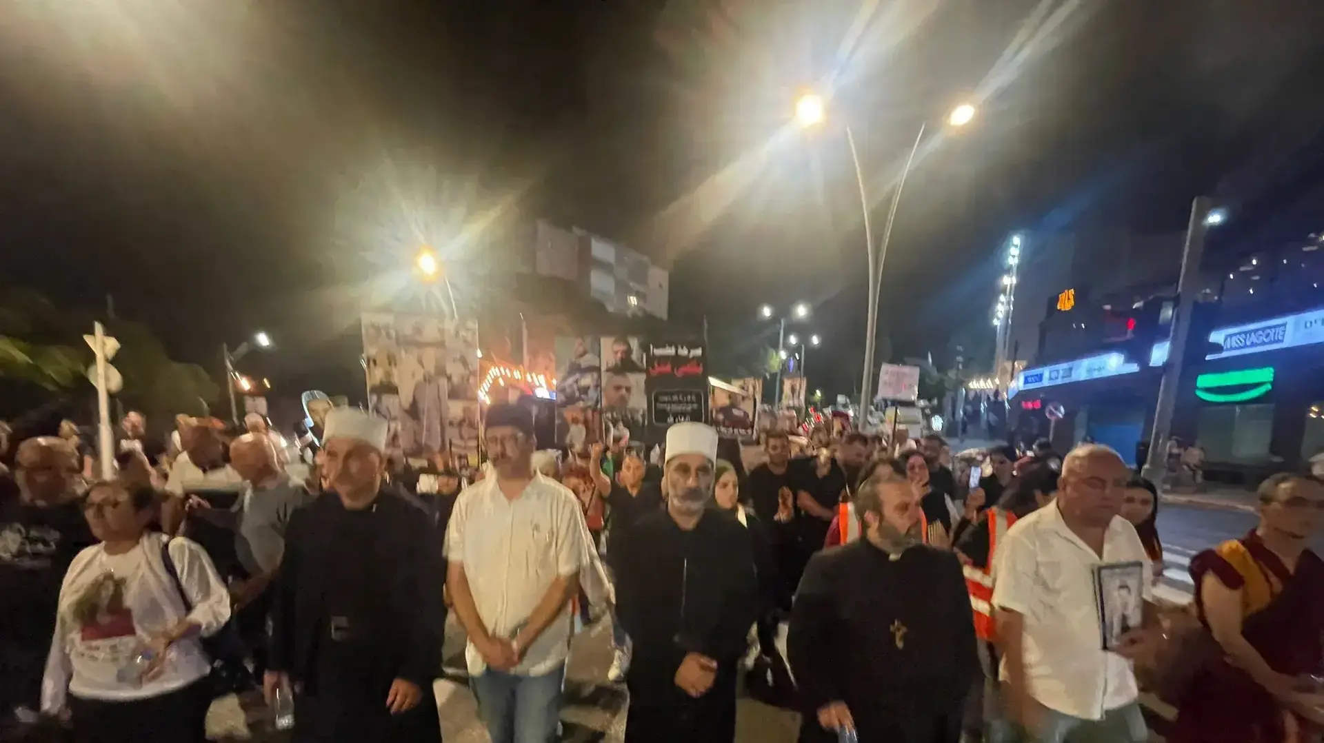אלפים מפגינים בחיפה ב-"מצעד המתים" נגד האלימות בחברה הערבית 31 באוגוסט 2023 אלפים מפגינים בחיפה ב-"מצעד המתים" נגד האלימות בחברה הערבית 31 באוגוסט 2023
